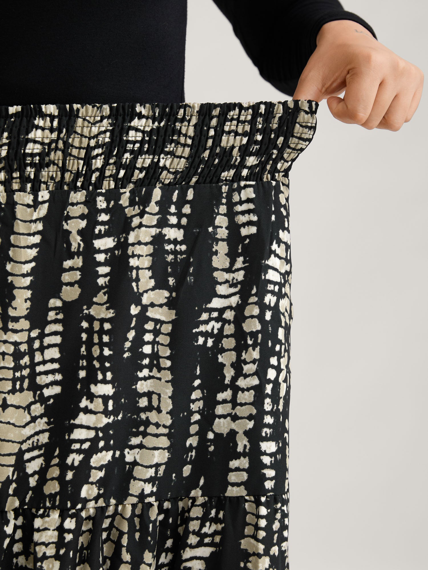 Geometric Shirred Ruffle Layered Hem Skirt