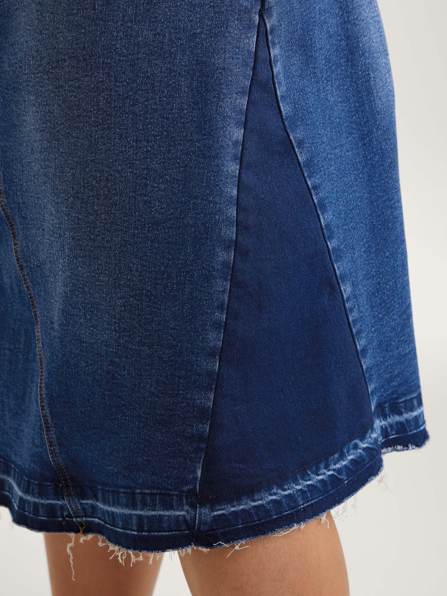 Frayed No Slit Seamed Shadow Wash Denim Skirt